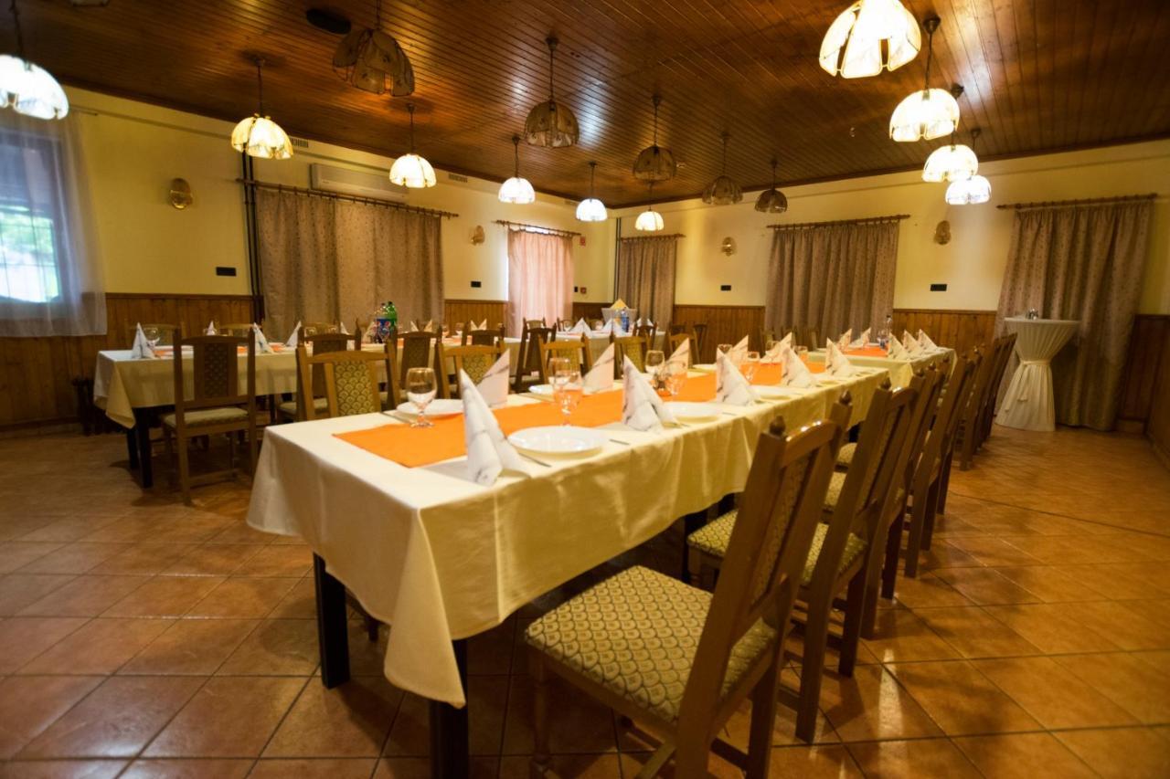 Szelkakas Fogado Es Etterem Bed & Breakfast Batonyterenye Exterior photo